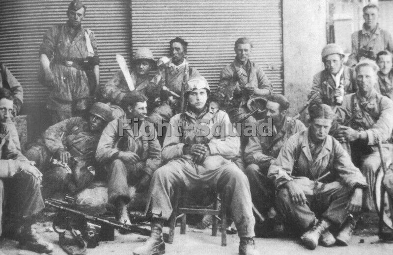 WW2 Picture Photo Group shot of German paratroopers  3605