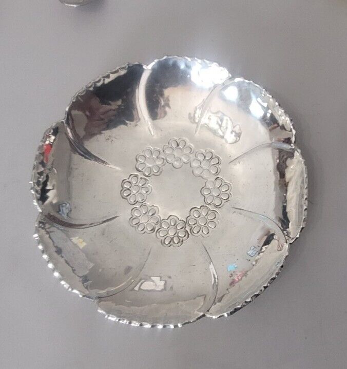 BW Buenilum Aluminum Flower Shaped Candy Dish Made in USA Vintage 6.25\