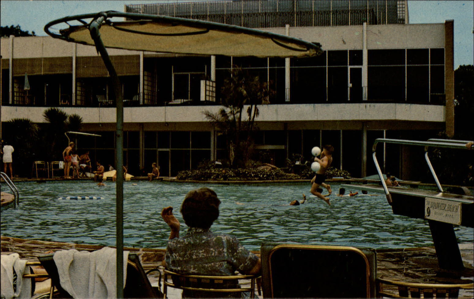 Mississippi Biloxi Broadwater Beach Hotel swimming pool ~ 1950s-60s sku555