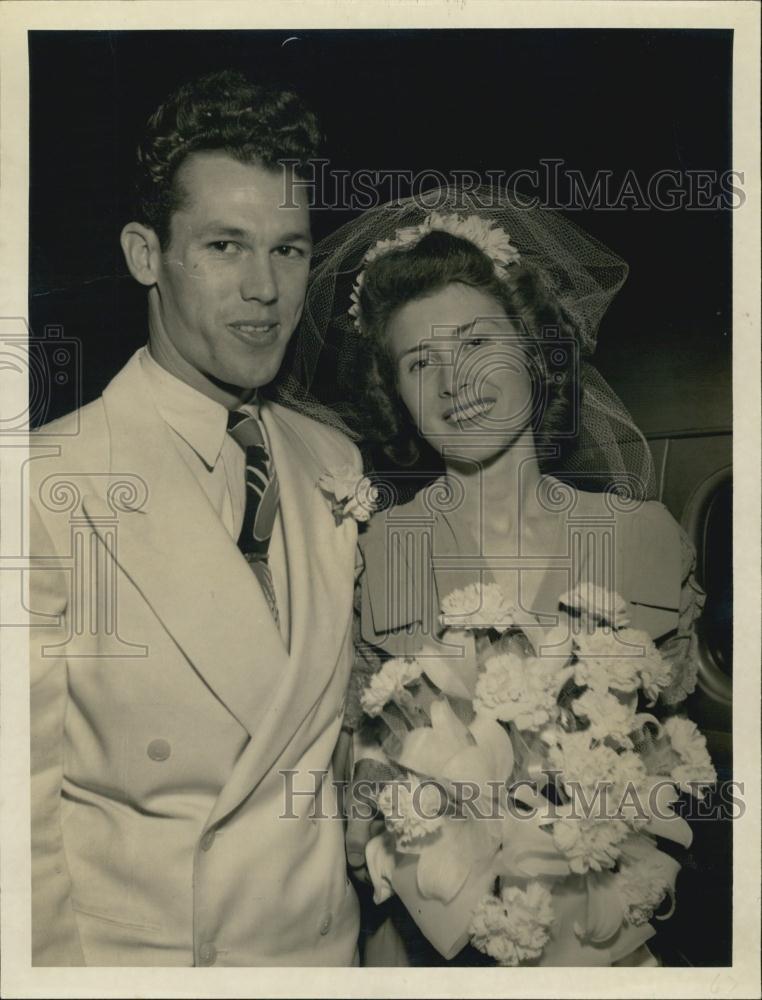 1944 Press Photo Mr & Mrs R.H. Morris - RSJ08489