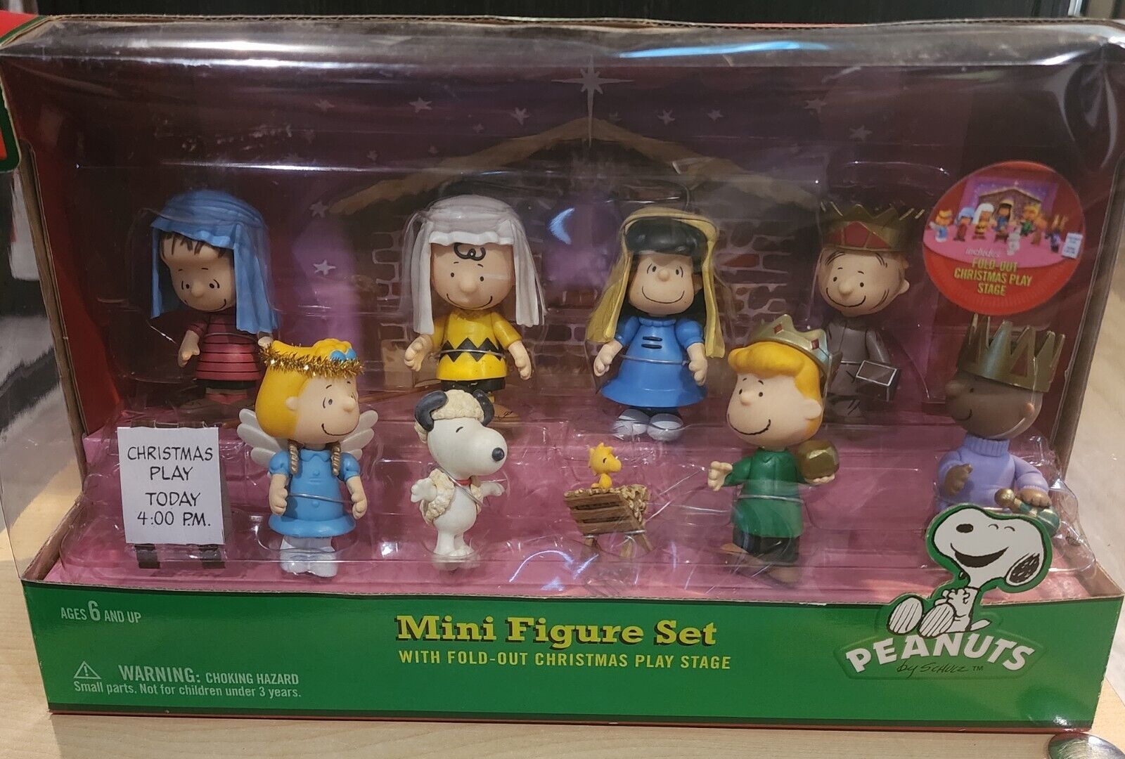 Peanuts Charlie Brown Mini Figure Set Fold Out Christmas Play Stage