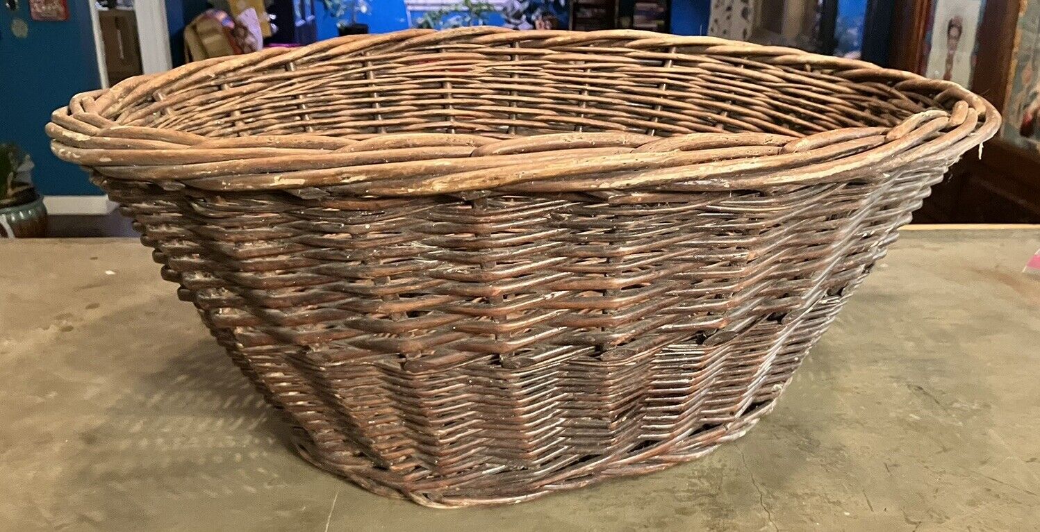 Large Oval Vintage Wicker Basket 24”x18”x9.5” Deep Woven Wood Laundry Decor