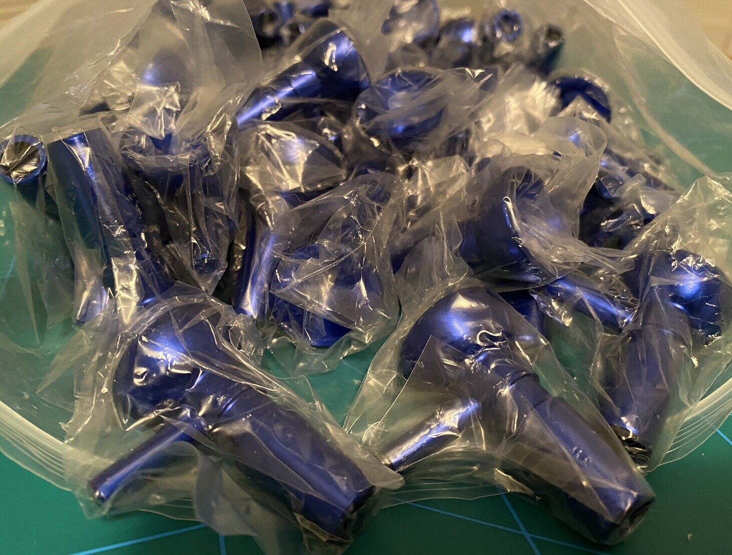 (50 PCS) Bulk 14mm Male Shatterproof Tobacco Water Pipe Bowls Rounded Blue Metal