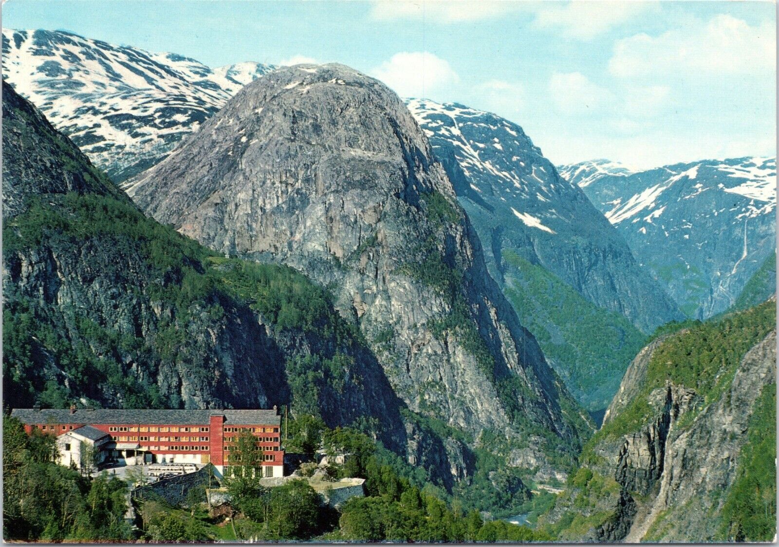 postcard Norway - Stalheim Hotel - bird\'s eye view with mountains