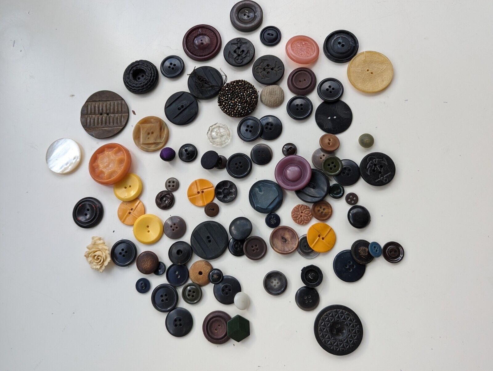 Lot Vintage Antique Mixed Buttons Varied Size Style Round Bakelite Rose Beads