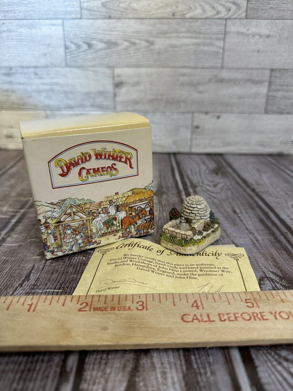 David Winter Welsh Pig Pen Cottage 1991 Cameos Collection in Box with COA
