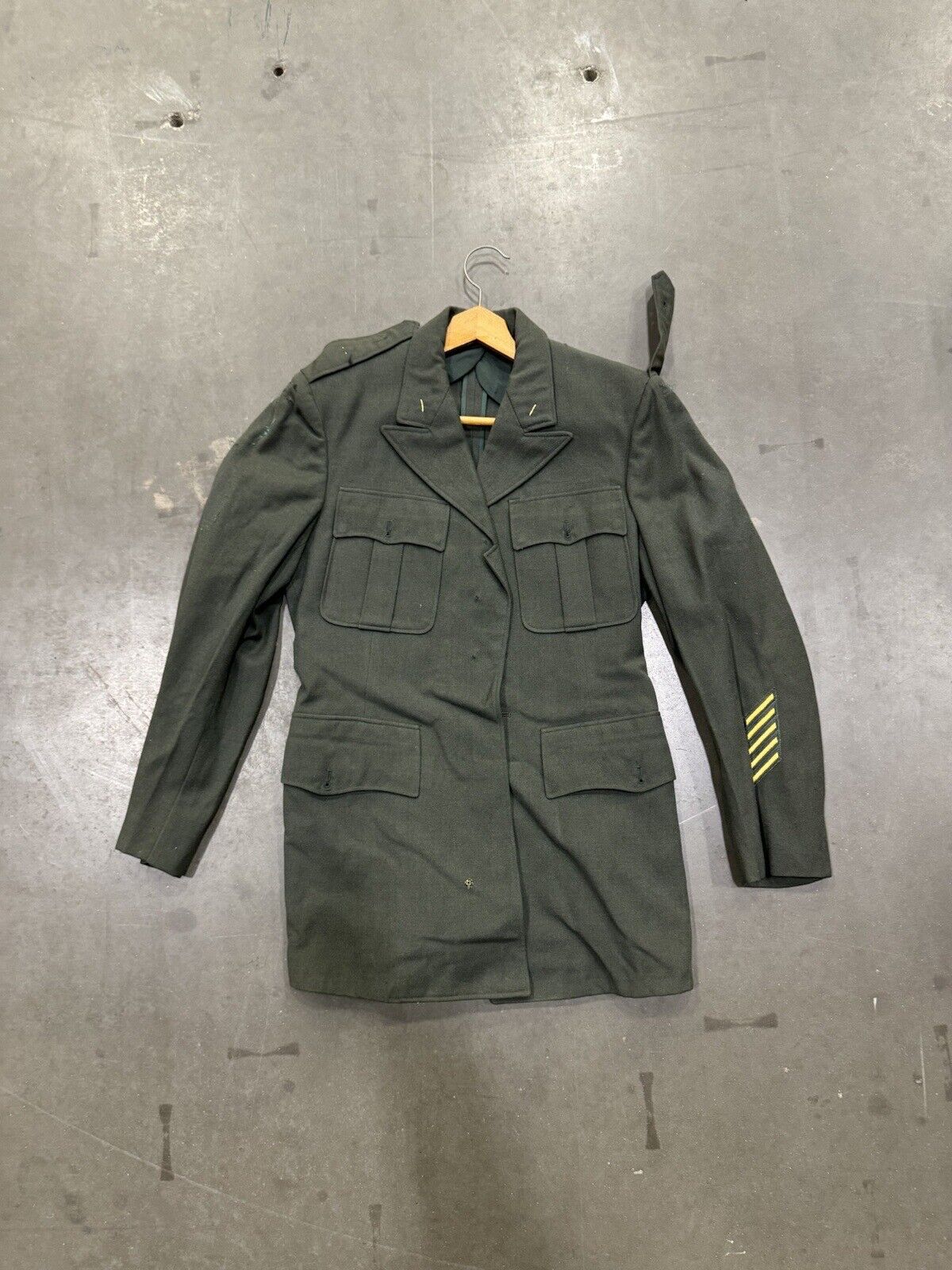 US Army Vintage Class A Dress Uniform Jacket Mens Size 38 R Green Gold Buttons