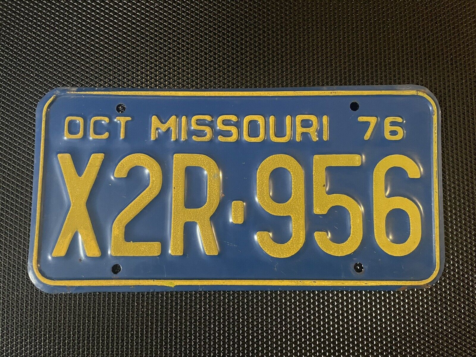 MISSOURI LICENSE PLATE 1976 OCTOBER X2R 956