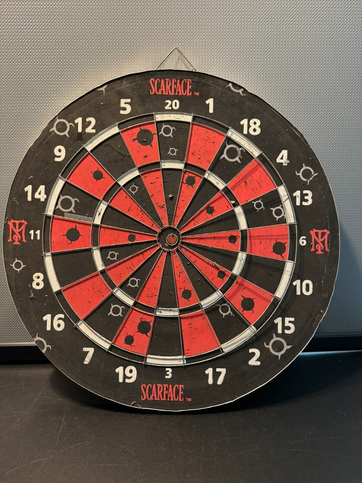 Scarface Vintage dart Board With 8 Darts