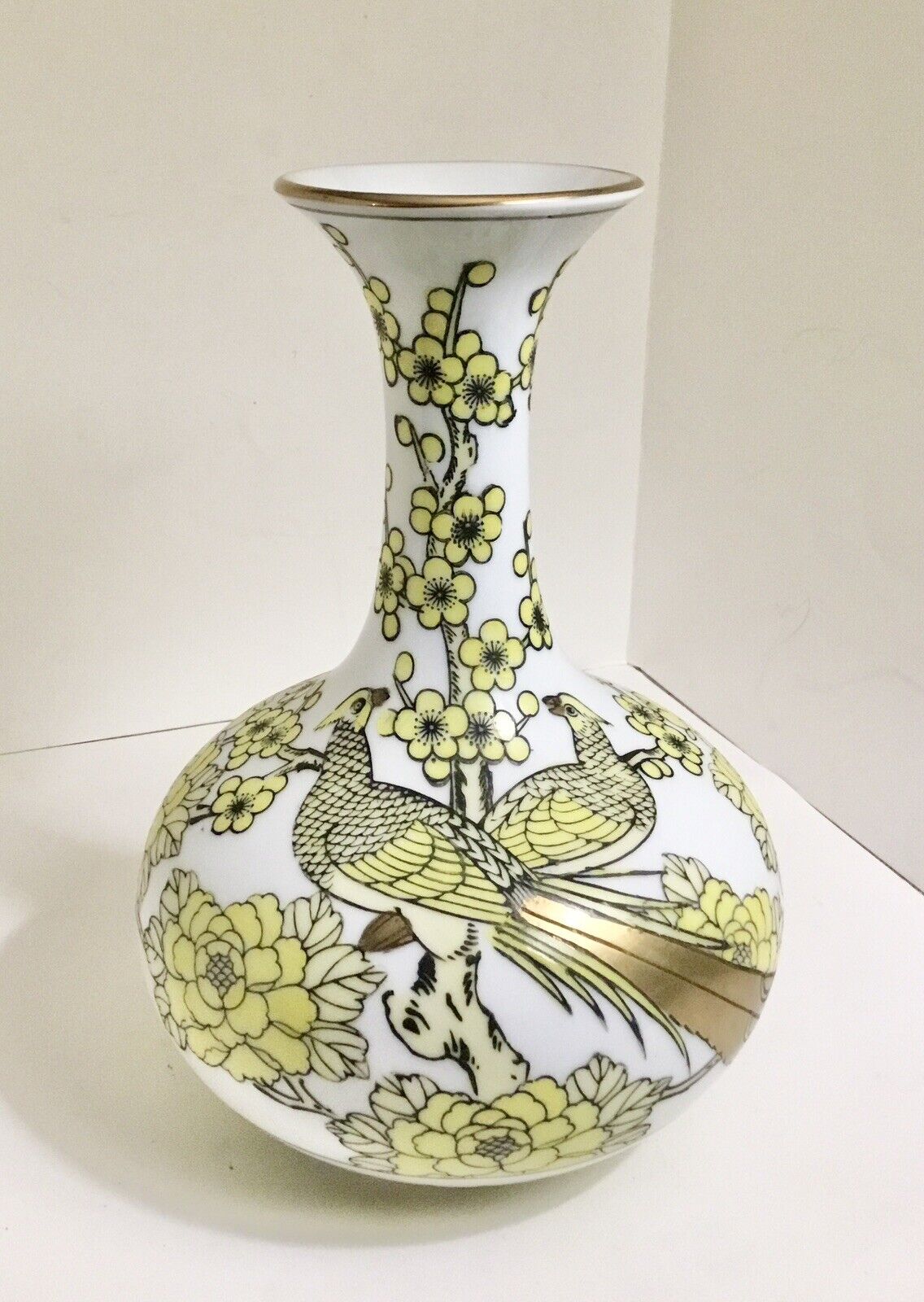 Vintage Imari Hand Painted Yellow Gold White Peacock Vase~ 8 1/4”~BEAUTIFUL