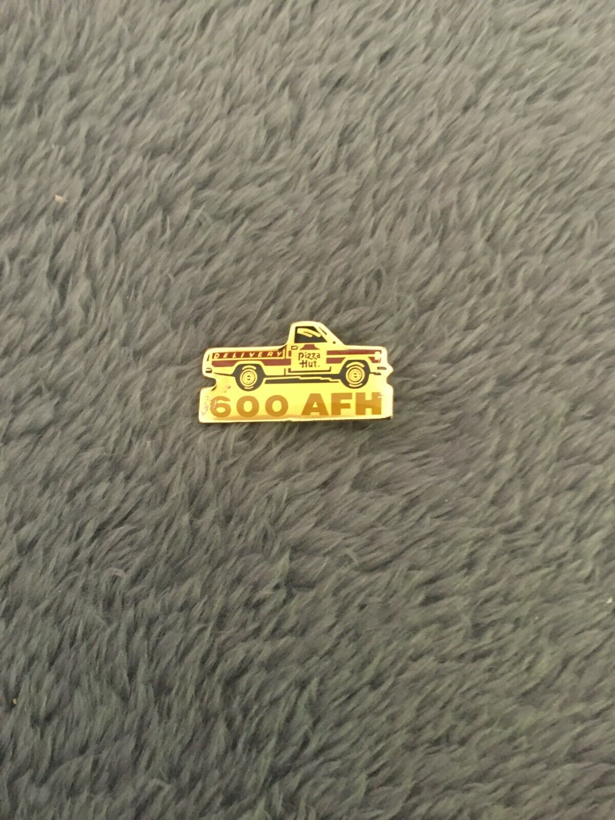 Pizza Hut employee achievement pin (600 AFH) for accident-free hours