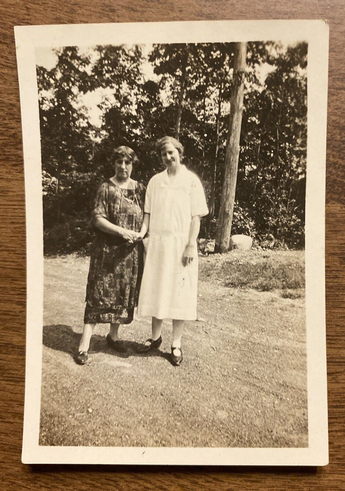 1920s Older Women Ladies Holding Hands Dresses Fashion Real Snapshot Photo P8m22