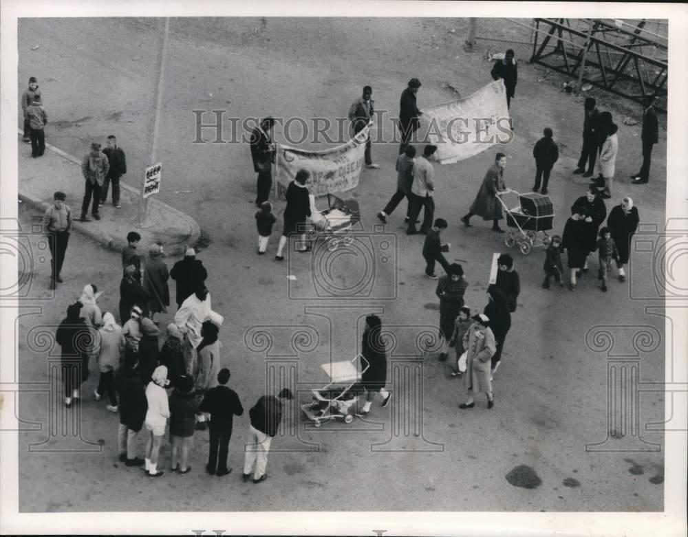 1962 Press Photo Mothers March at Columbia Point Housing Project in Boston