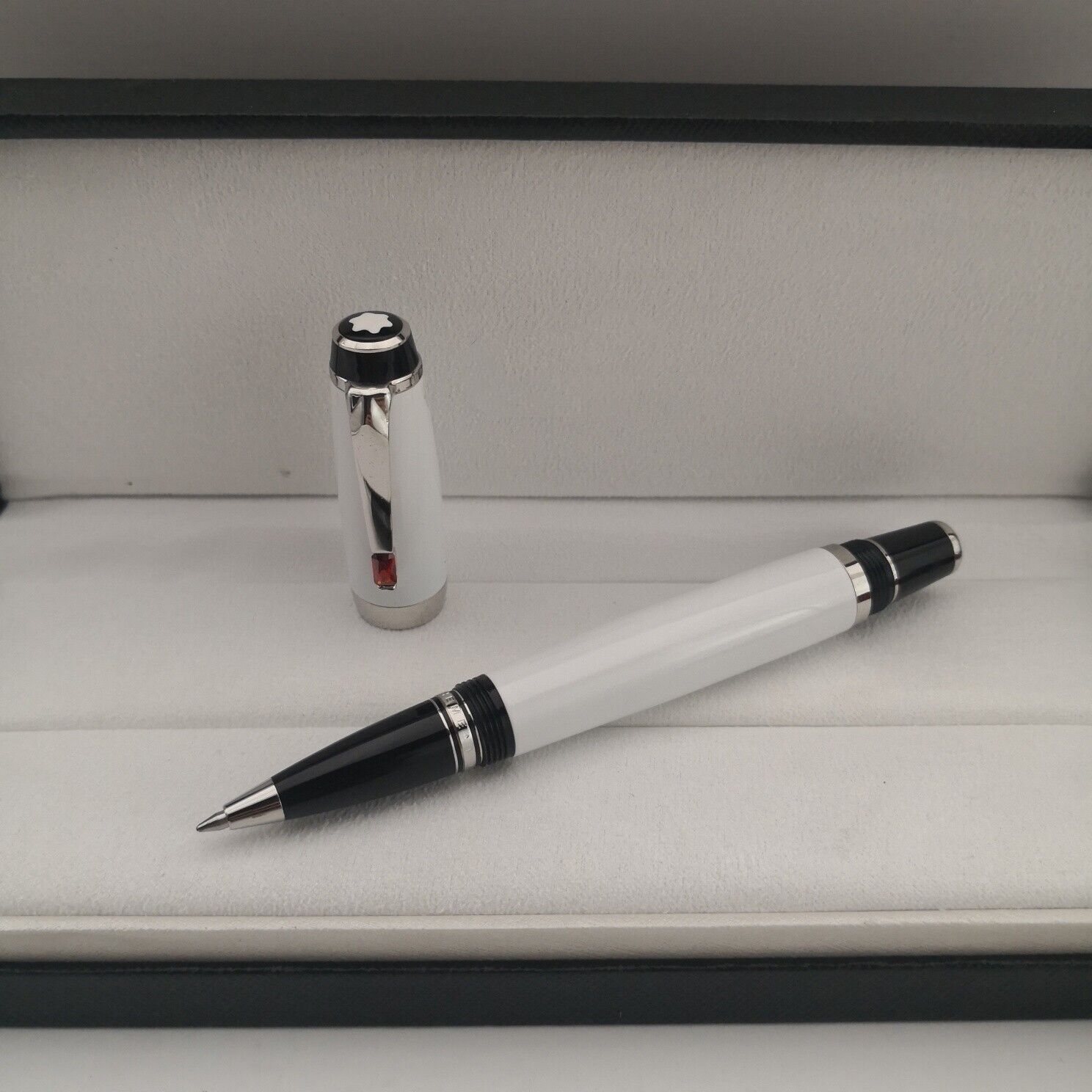 Luxury Bohemia Ceramic Series White+Silver Clip 0.7mm nib Rollerball Pen NO BOX