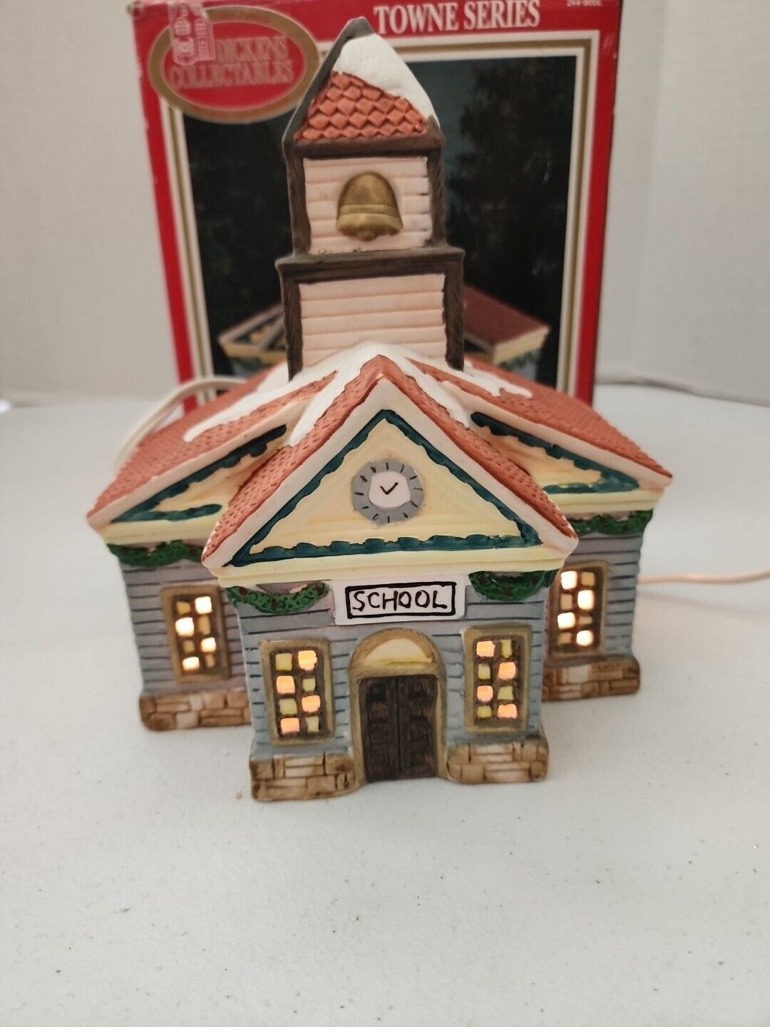  HOLIDAY EXPRESSIONS CHRISTMAS VILLAGE “SCHOOL” HANDPAINTED LIGHTED HOUSE 