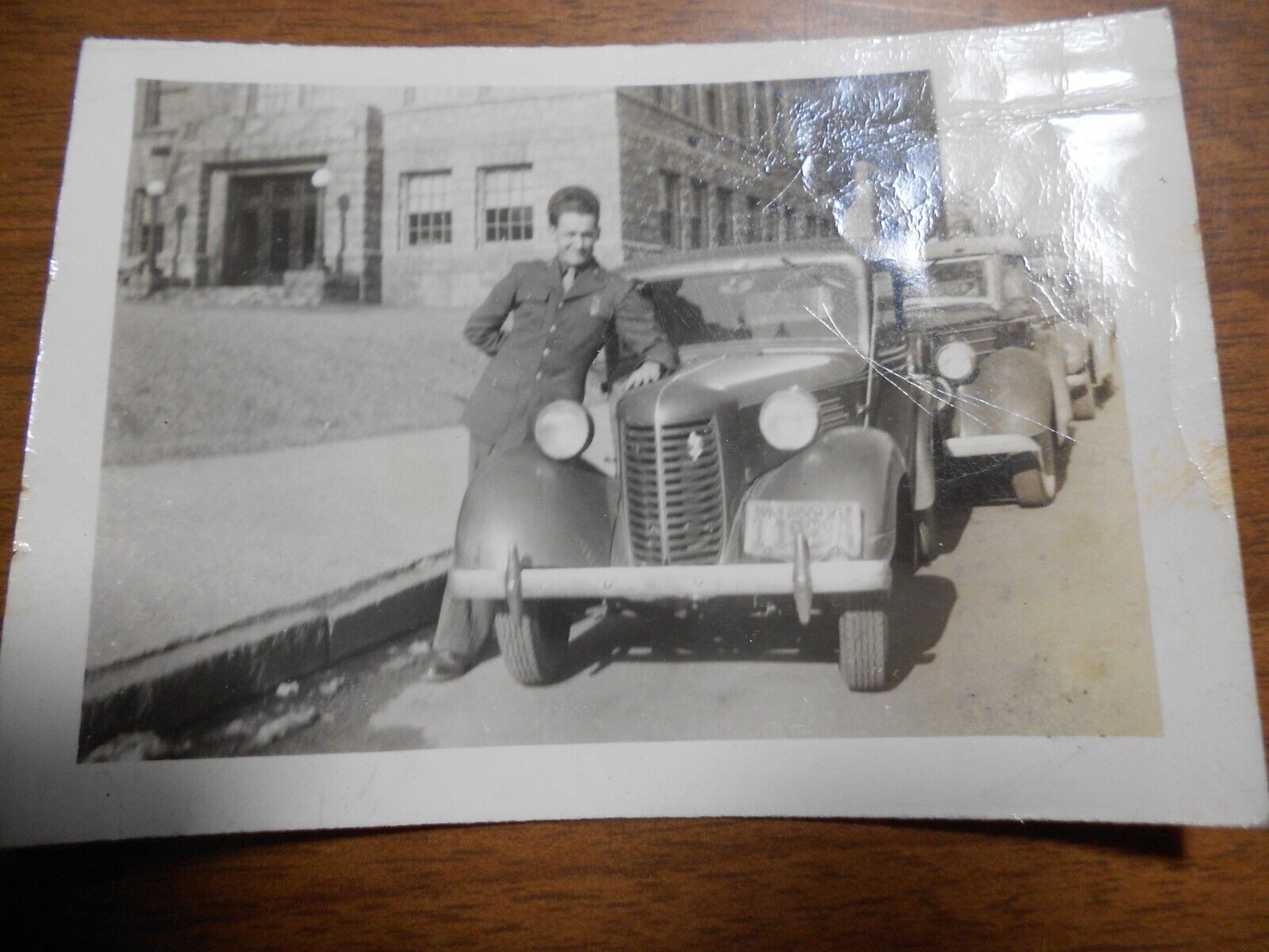 ORIGINAL WWII Vintage B/W Photo US ARMY GI WITH AUTOS