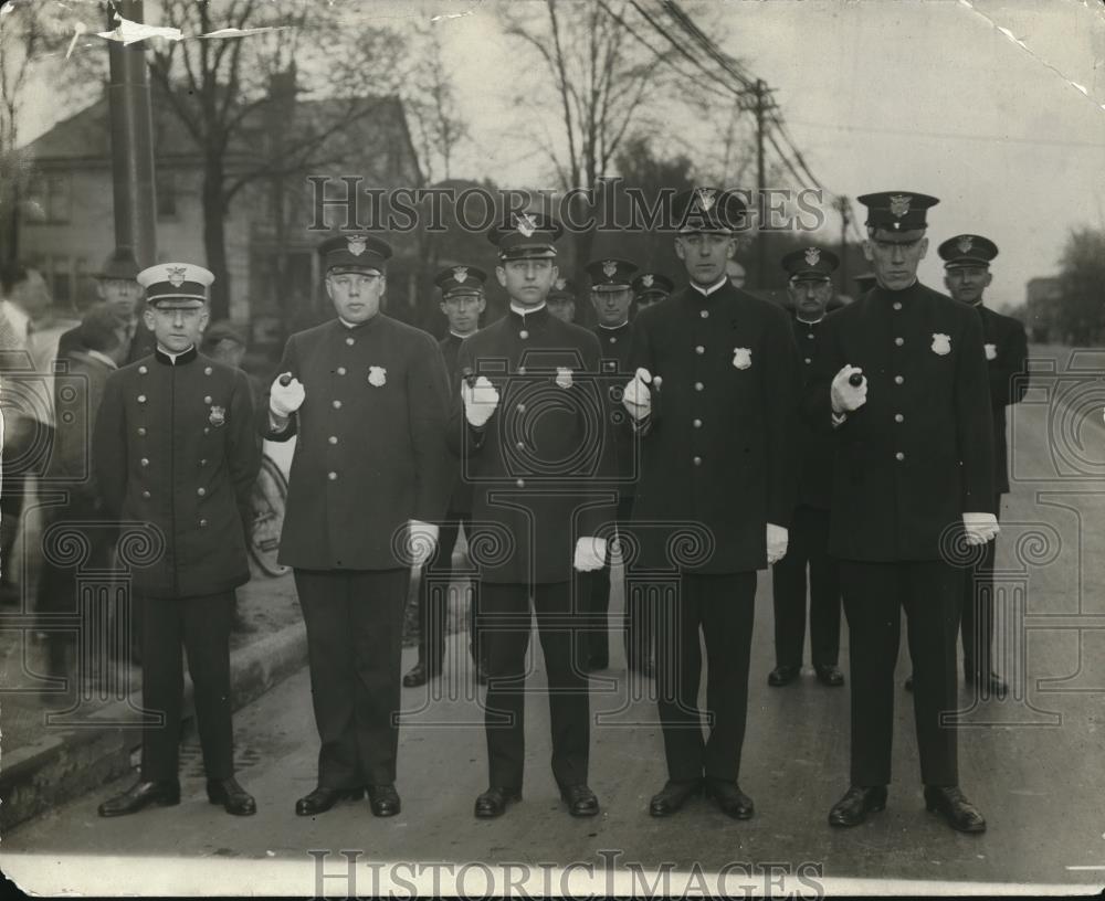 1917 Press Photo Police already current badge but high collar - cva79065