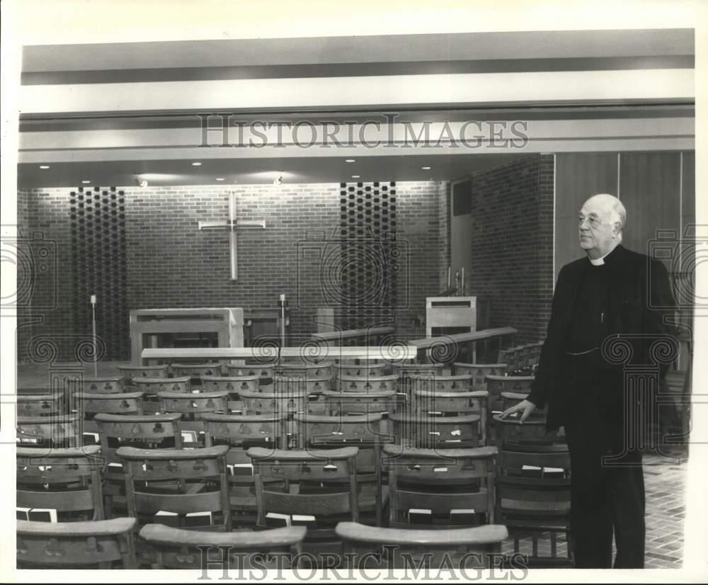 1969 Press Photo Priest inside Church - sia38156