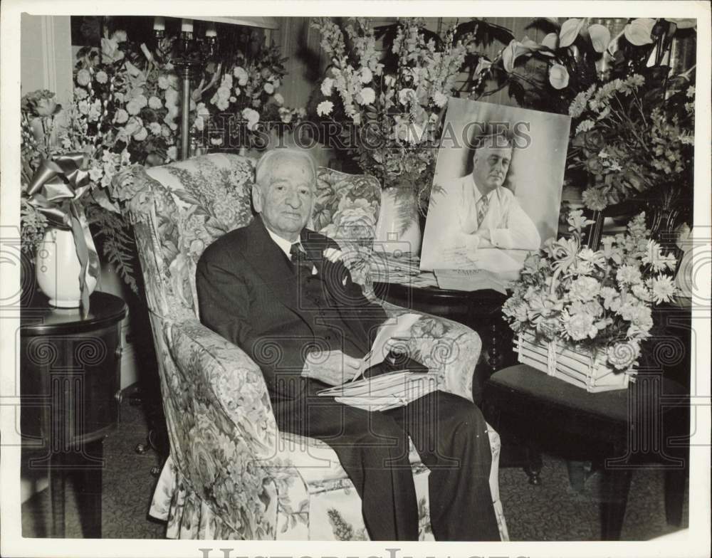 1944 Press Photo Senator Carter Glass celebrates 96th birthday, Washington, D.C.