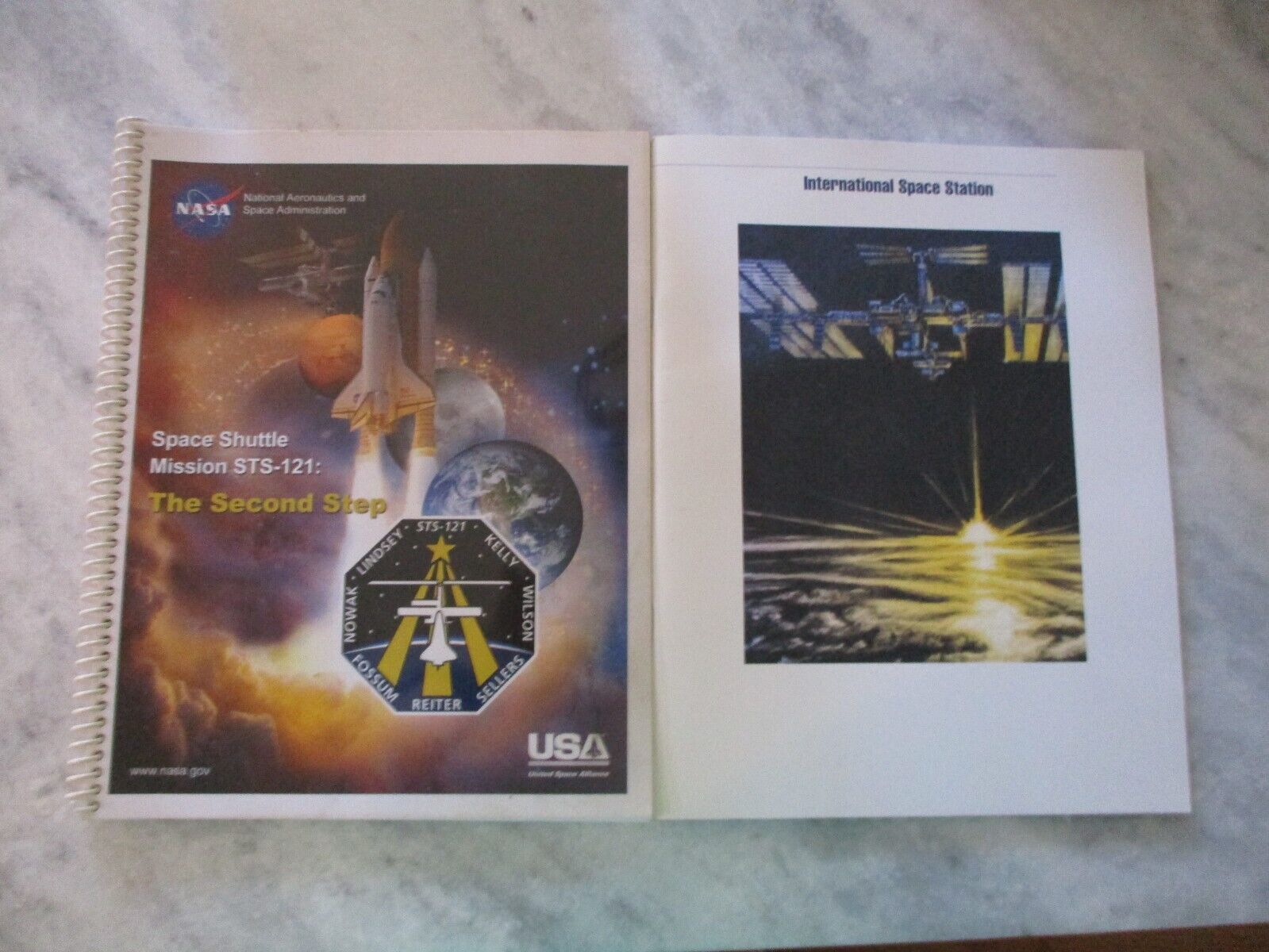 NASA BOEING 1994/2006 SPACE SHUTTLE STS-121 - INTERNATIONAL SPACE STATION BOOKS