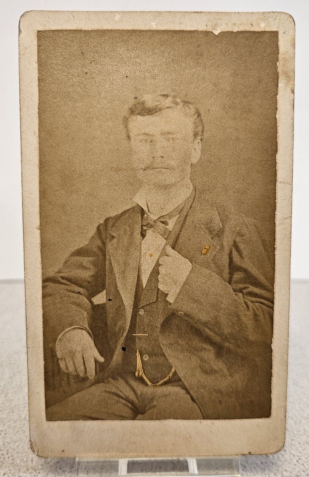 Antique CDV Hand Tinted Photo MAN IN SUIT by L.A. GREEN Traveling Photographer