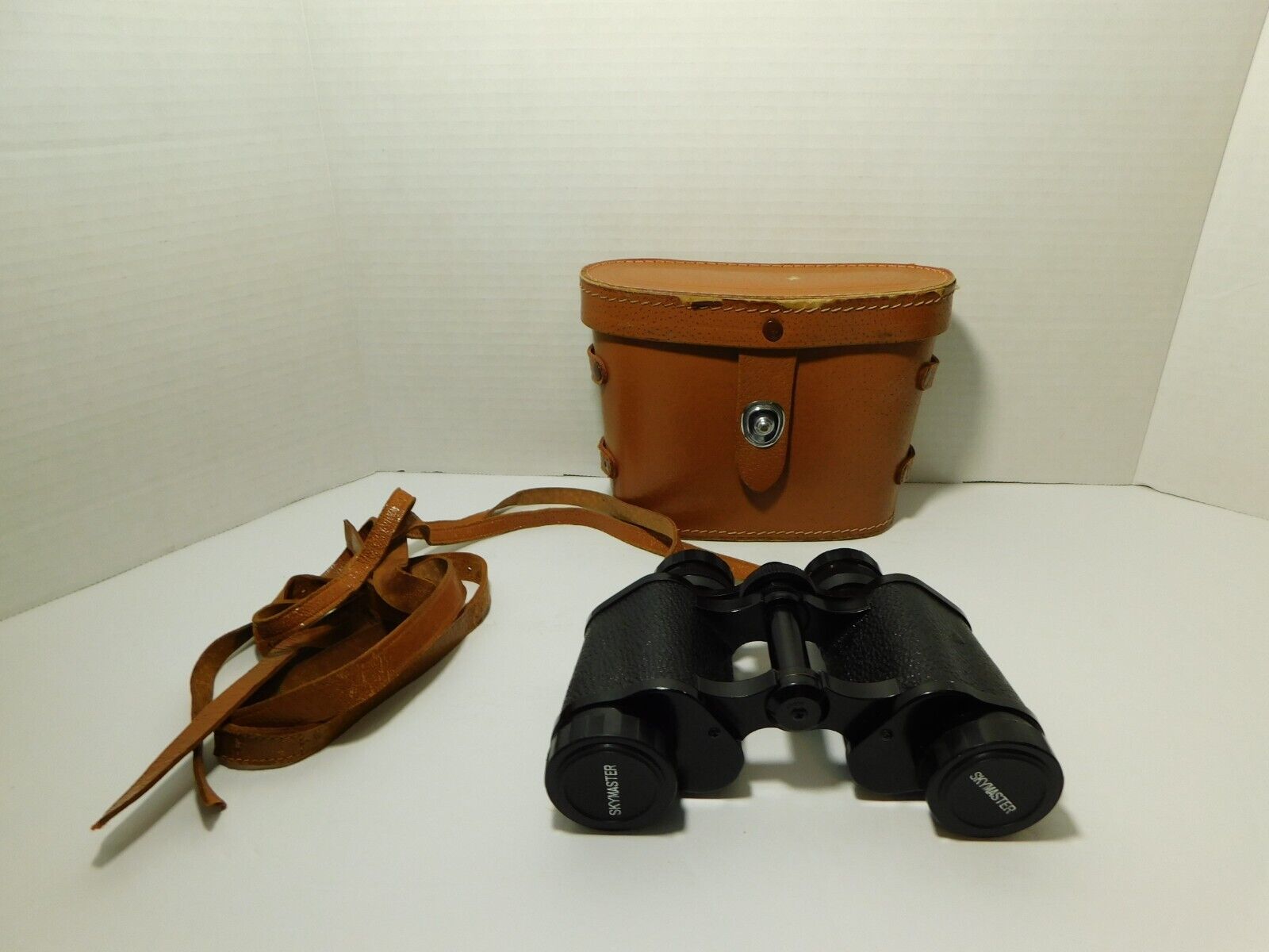 Vintage Skymaster Japan 8x30 Binoculars 7.5 Deg. W/Case & Covers TT# 8-57478