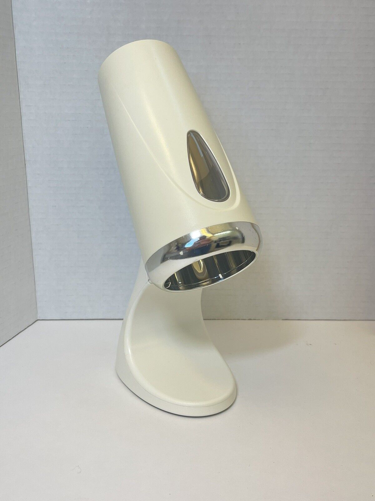 Vintage DIXIE Cup Dispenser 3 oz Modern Retro Space Age Counter Top Silver Lip