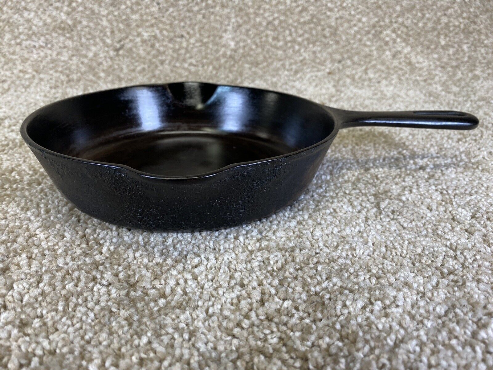 Griswold No.5 Grooved Handle Cast Iron Skillet 724 M Circa 1944 - 1957 Seasoned