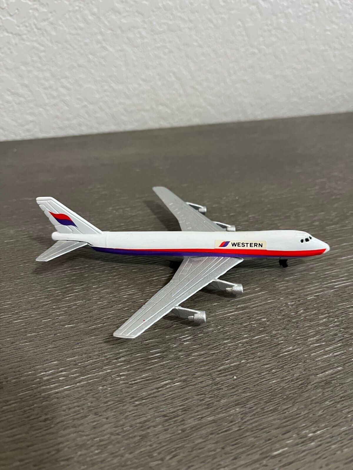 Road Champs Western Airline 6\'\' Diecast Plane