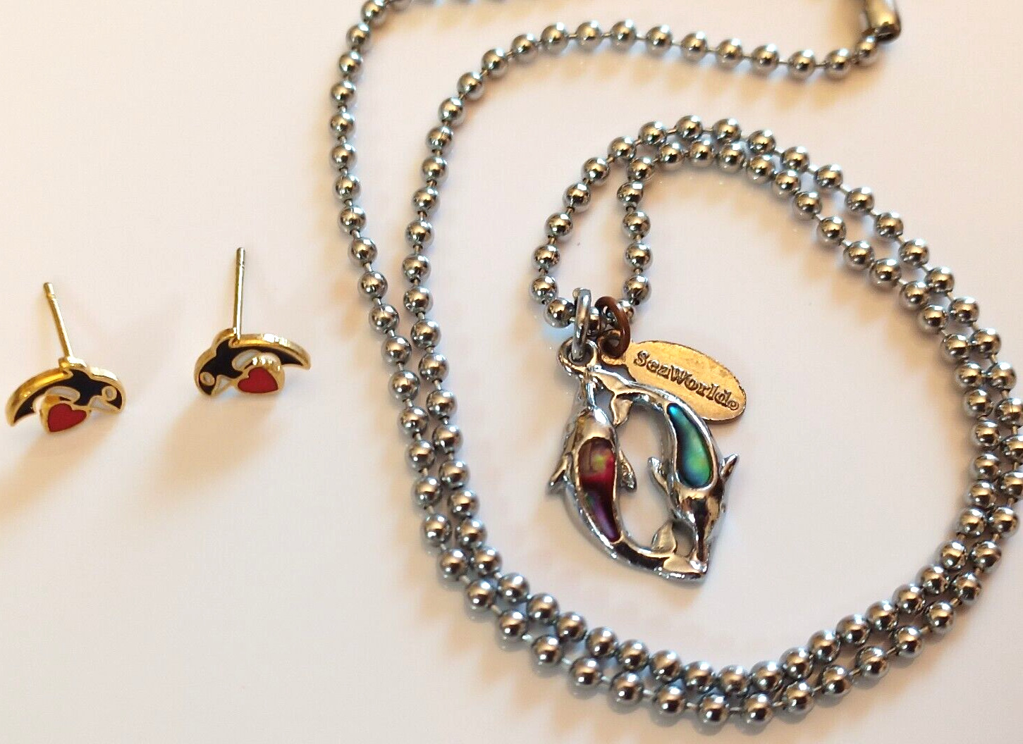 Vintage Sea World Jewelry Shamu Stud earrings & Dolphins Necklace