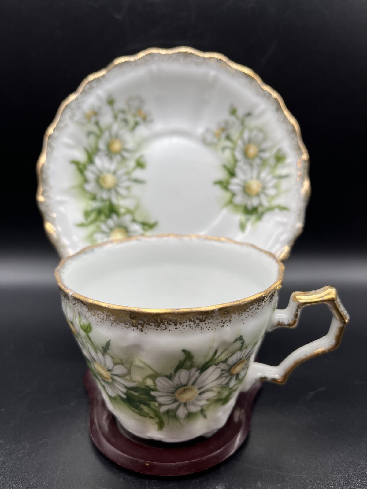 Vintage Royal Crown Teacup&Saucer Daisy Bouquet 3200 Gold Trim White