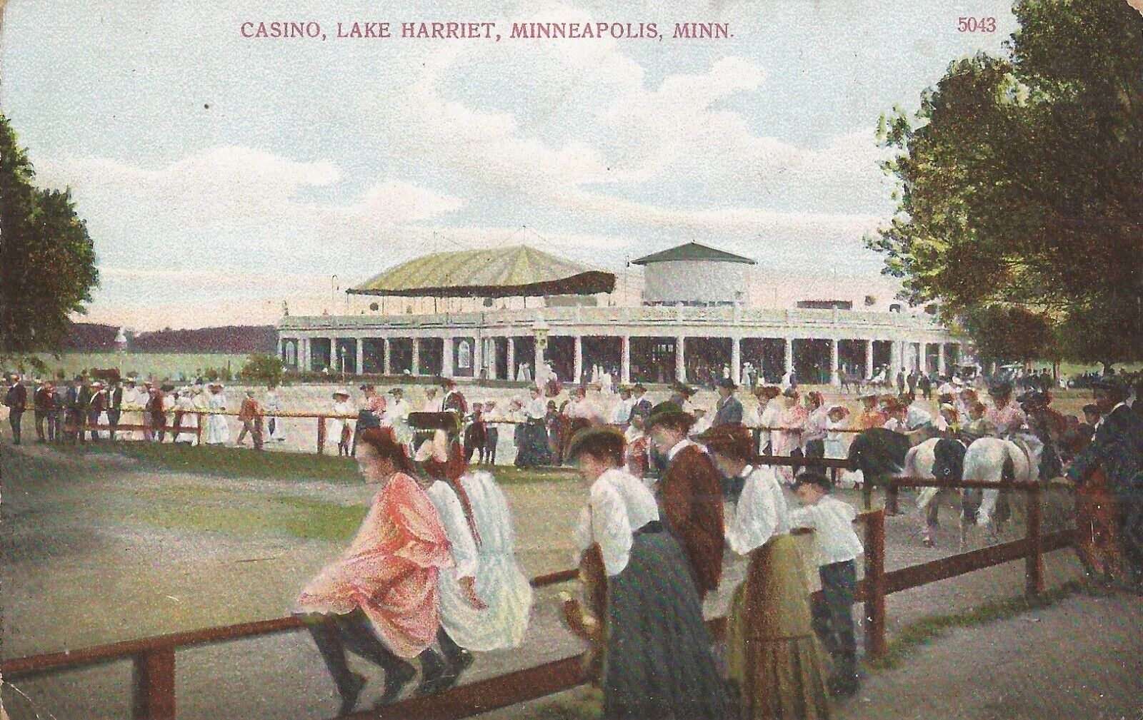 Minneapolis, MINNESOTA - Lake Harriet - Casino - long dresses, suits & hats
