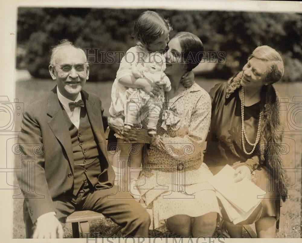 1927 Press Photo Family of Lester J. Maitland rejoices in Washington, D.C.