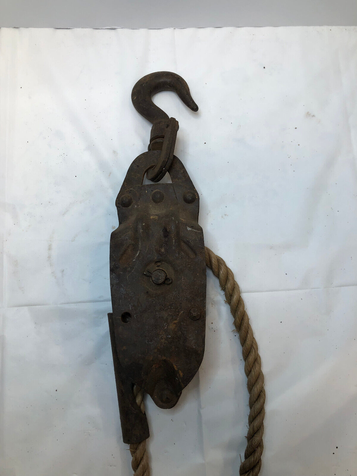 Vintage Antique Primitive steel barn pulley with cast-iron hook Rope 13\