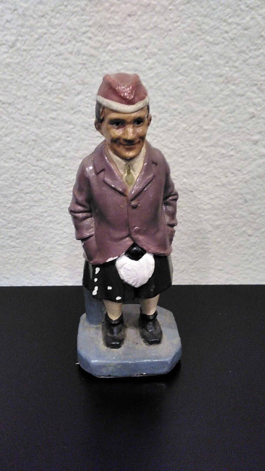 Vintage German sawdust composite Scottish man in kilt figurine 5\