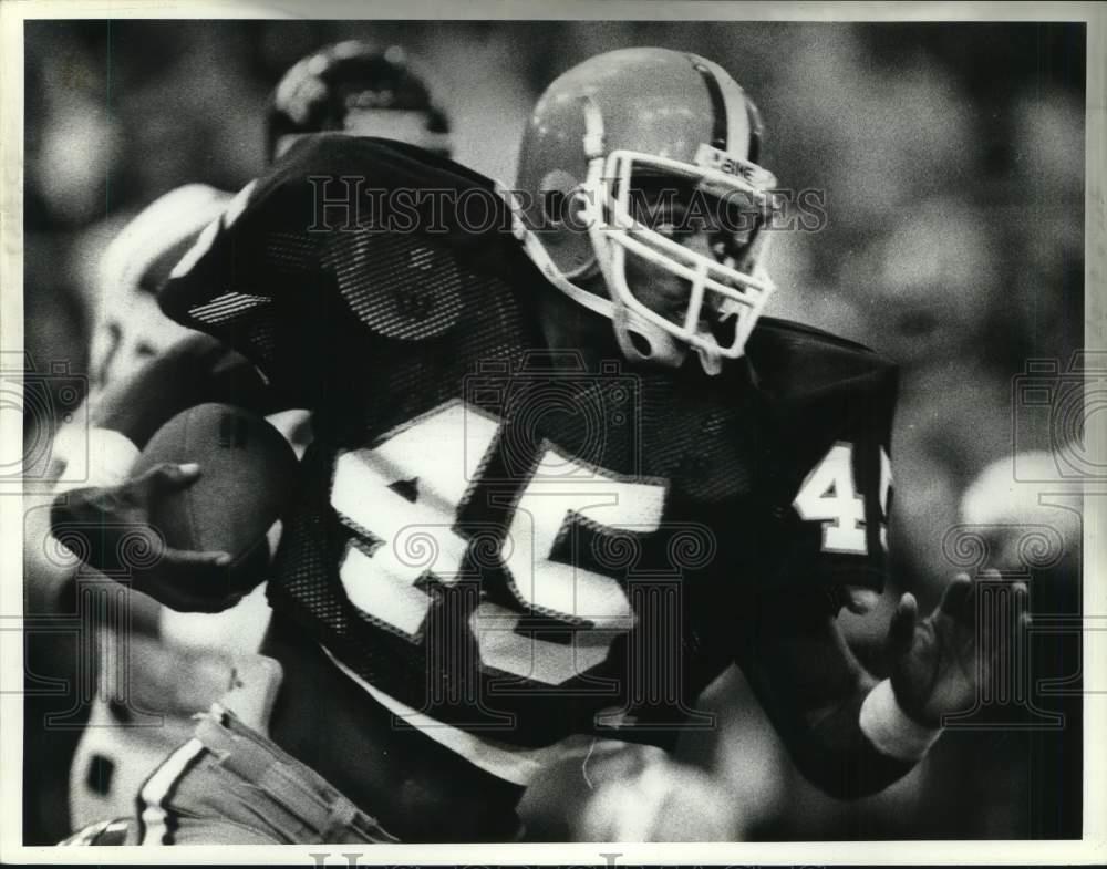 1985 Press Photo Syracuse University football player Jaime Covington #45 runs
