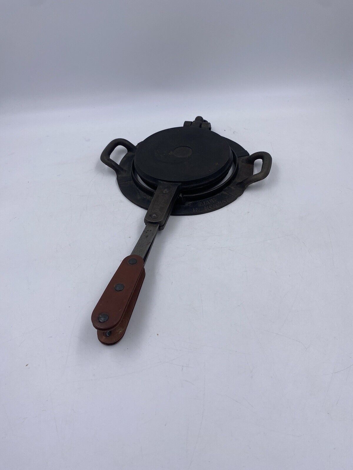 Vintage Jotul Cast Iron Crepe Maker with Stand Made in Norway