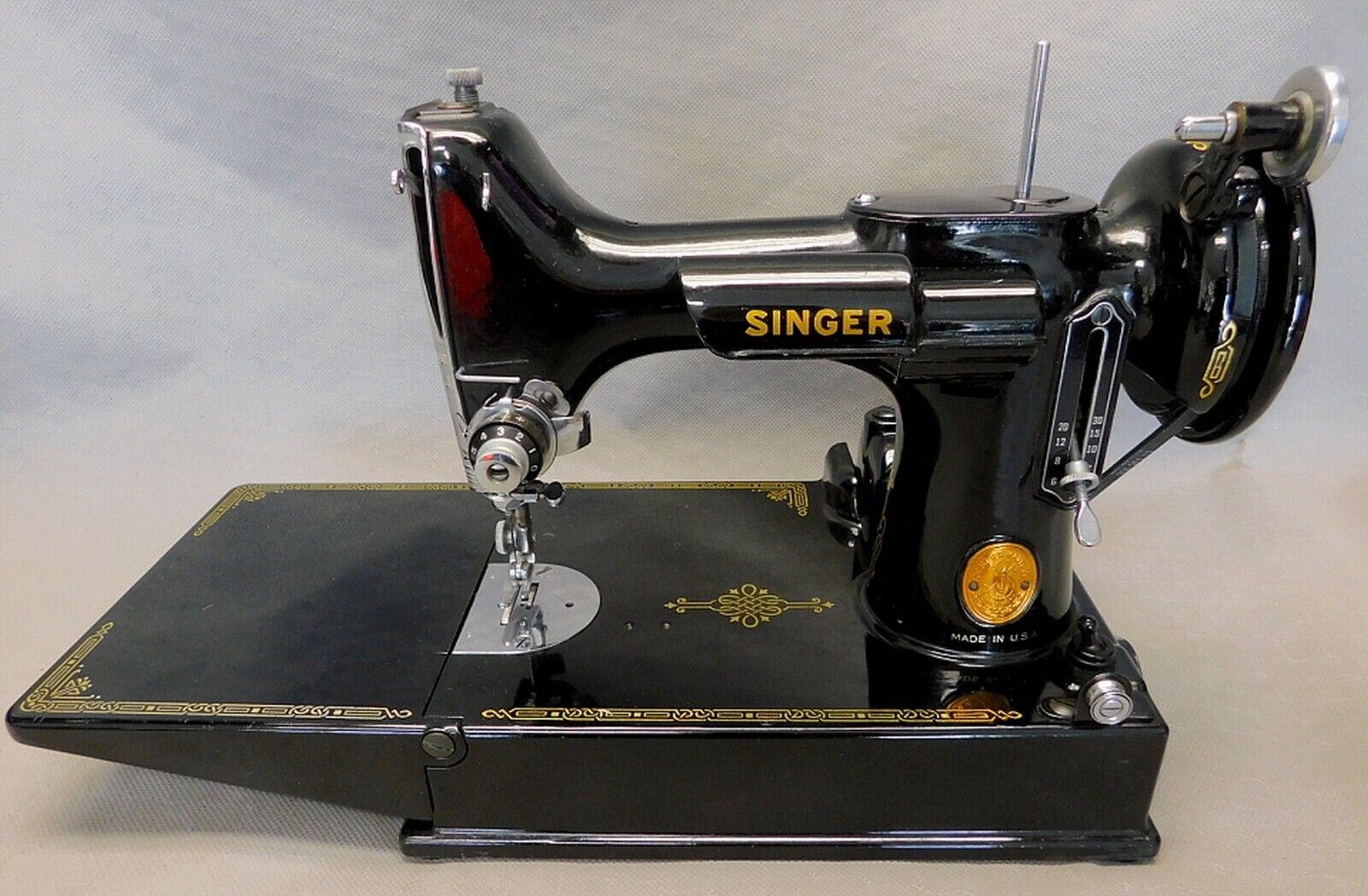 RARE 1941 Singer Featherweight 221 Sewing Machine with  \