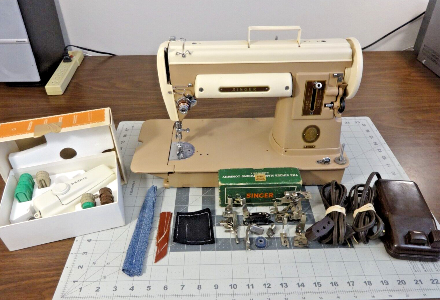 SINGER 301 Light Weight Gear Drive Quilting Sewing Machine w/Extras -  SERVICED