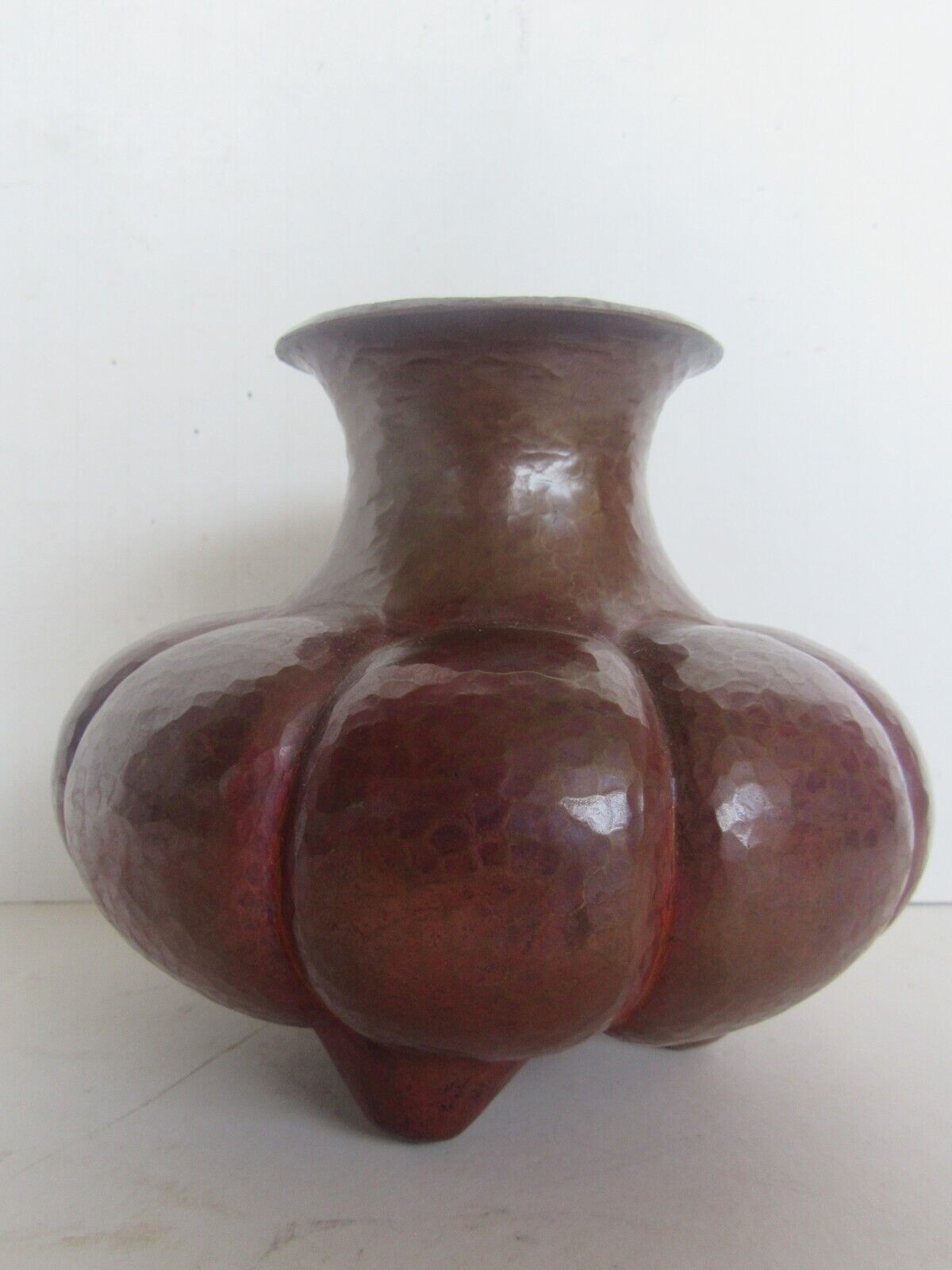 Vtg Southwestern / Mexican Hammered Copper Metal Gourd / Melon Footed Vase (5\