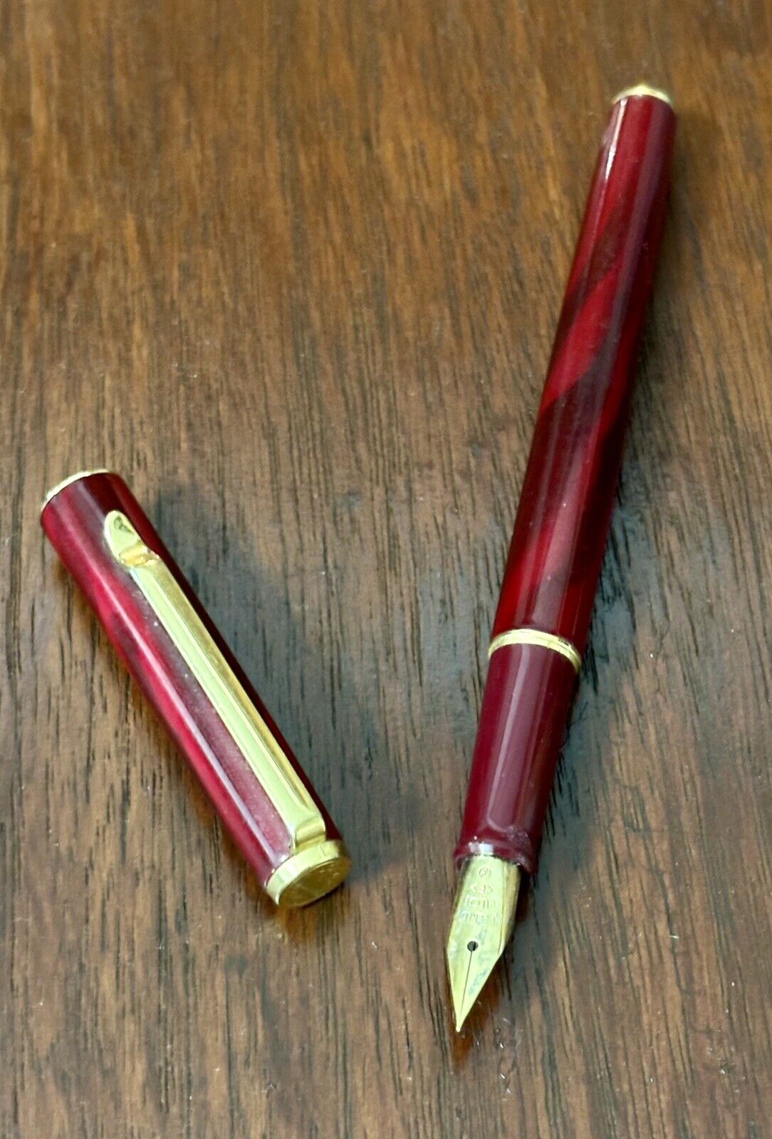 Rare Vintage Namiki Pilot Marbled Red Minuet Fountain Pen 22k Gp Nib