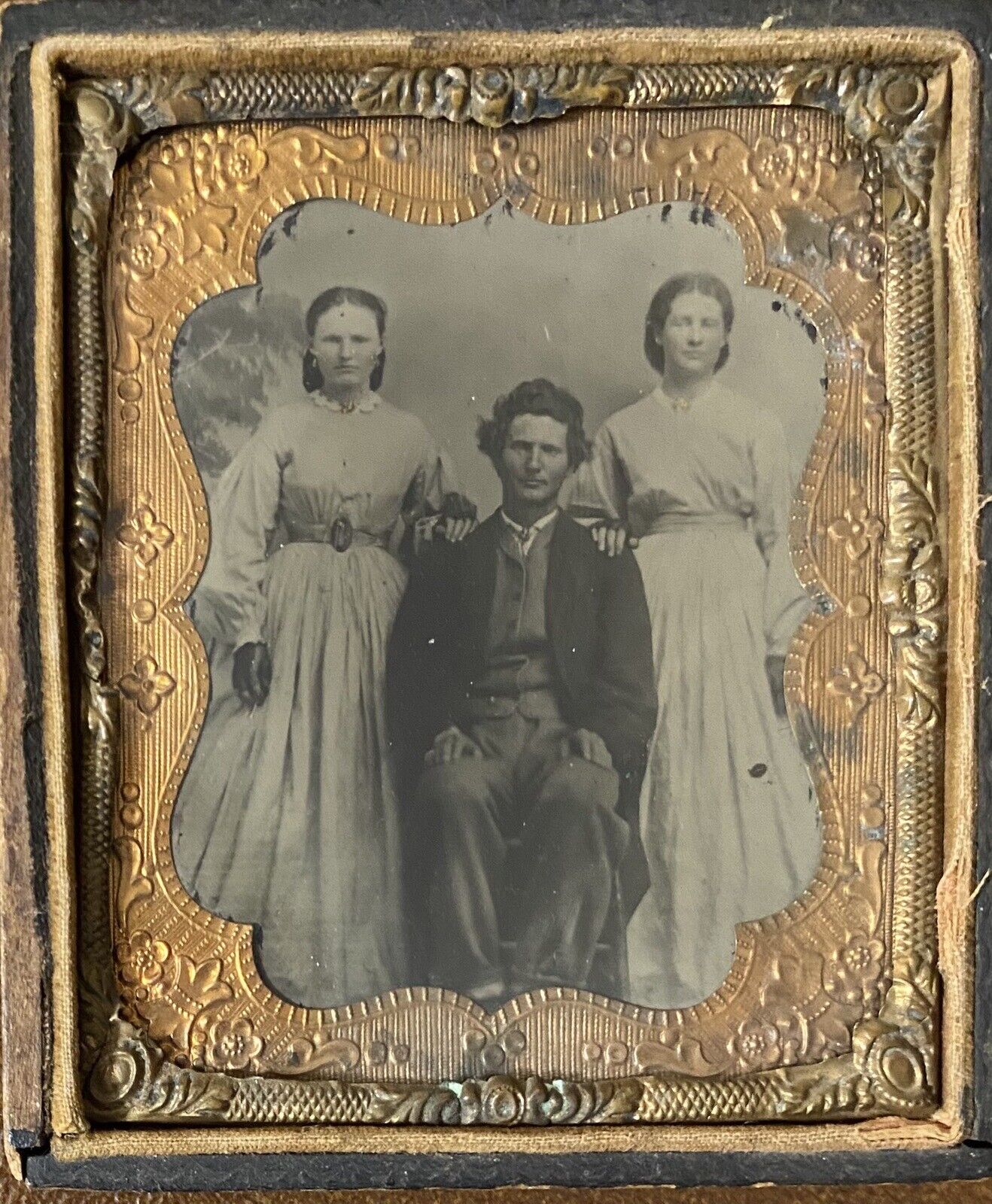 Antique Family Portrait Stamped Waterbury Connecticut No. 835 In Half Case