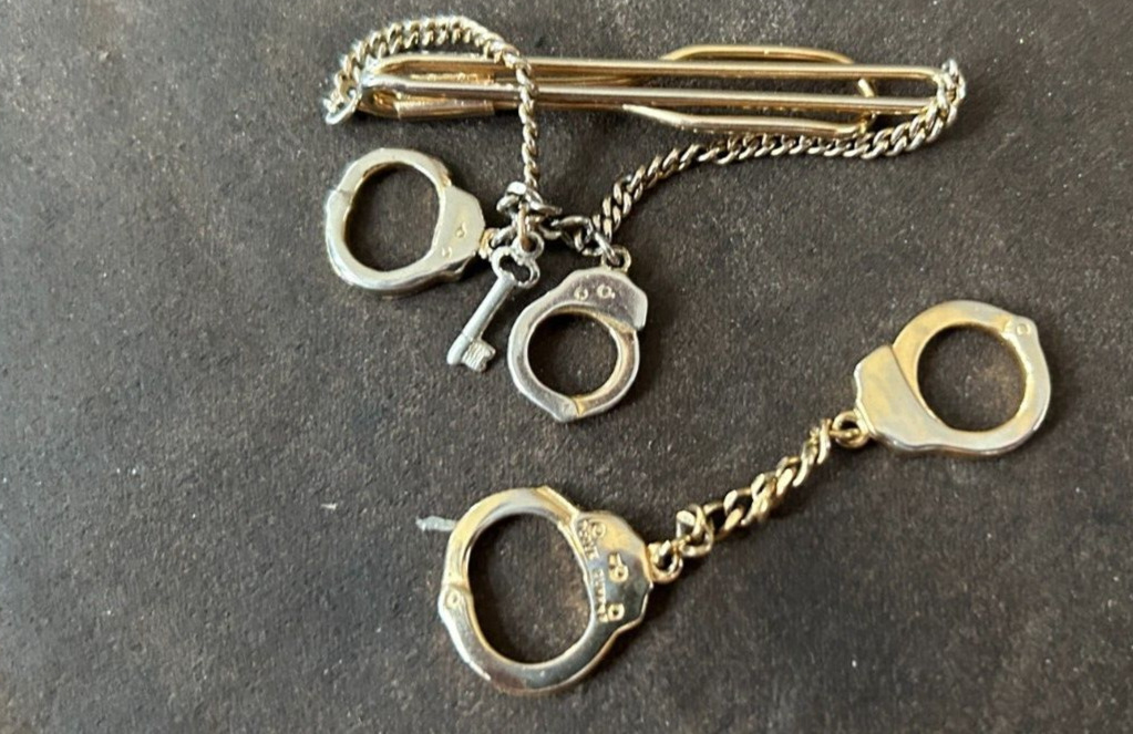 VINTAGE POLICE HANDCUFFS SILVER TONE TIE BAR AND A 2ND SET OF CUFFS