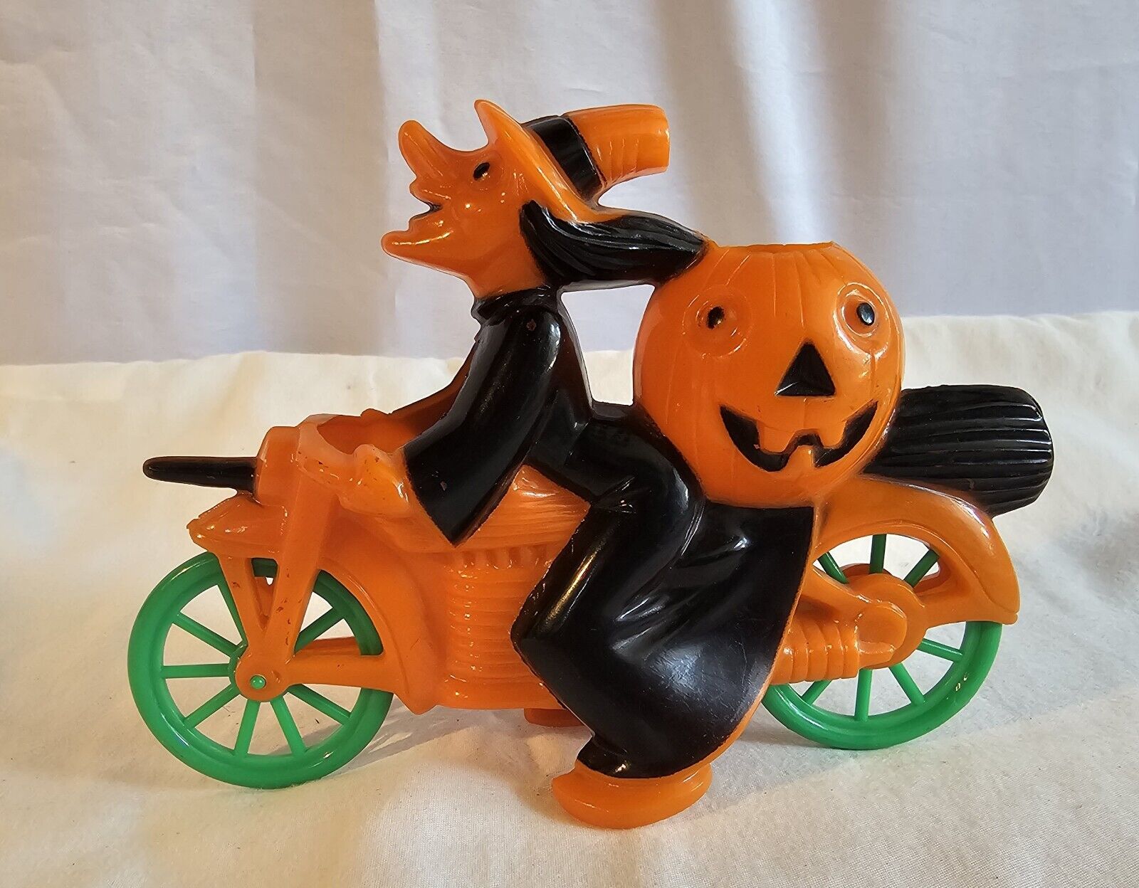 RARE 1950’s Rosbro Halloween Toy/candy WITCH ON A Motorcycle Broom Pumpkin