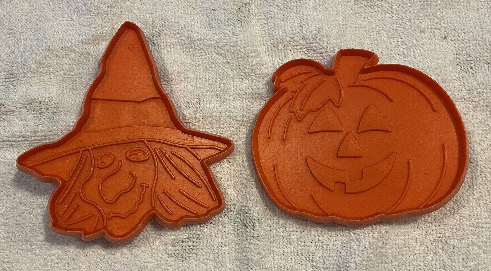 Lot of 2 Plastic Hallmark Halloween Cookie Cutters Pumpkin Jack-O-Lantern & Witc