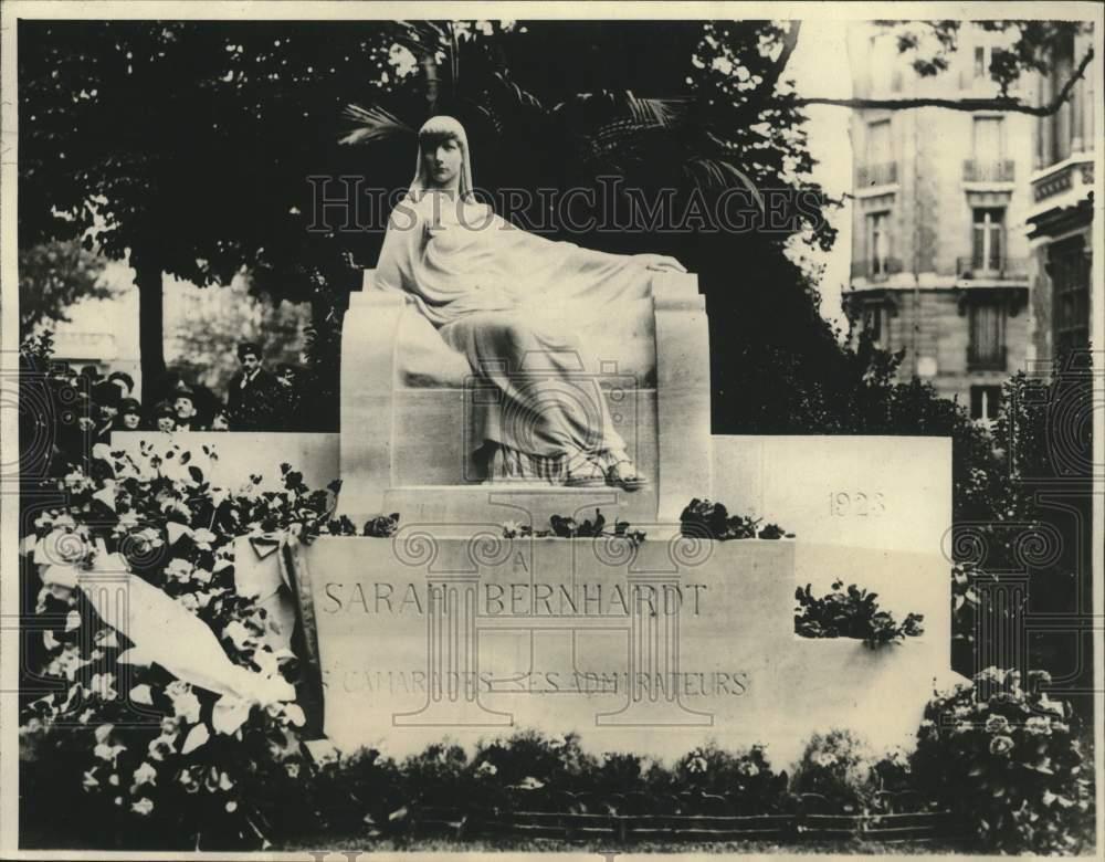 1926 Press Photo Sarah Bernhardt monument unveiled by M. Jean Richepain in Paris