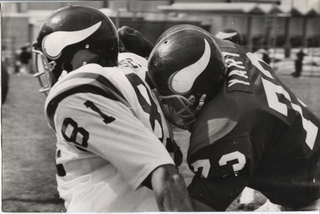 1971 Press Photo Minnesota Vikings HoFers Ron Yary and Carl Eller Practice