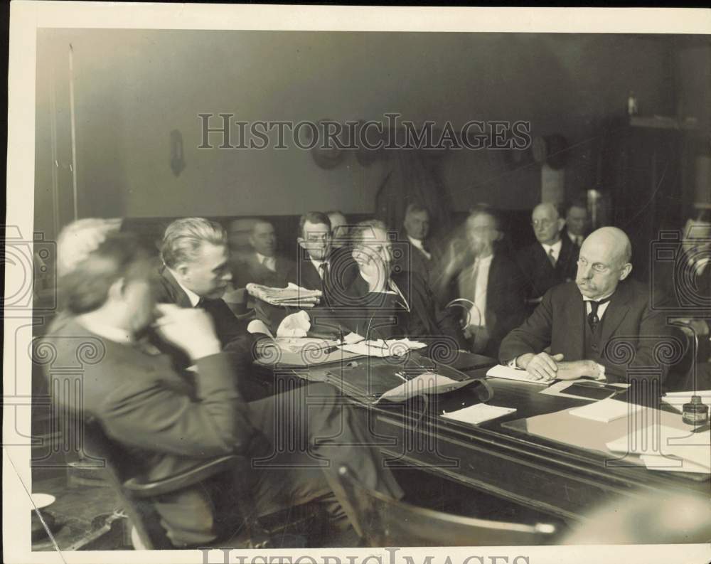 1924 Press Photo L.E. Sheppard meets Republican leaders in Chicago - kfx58357