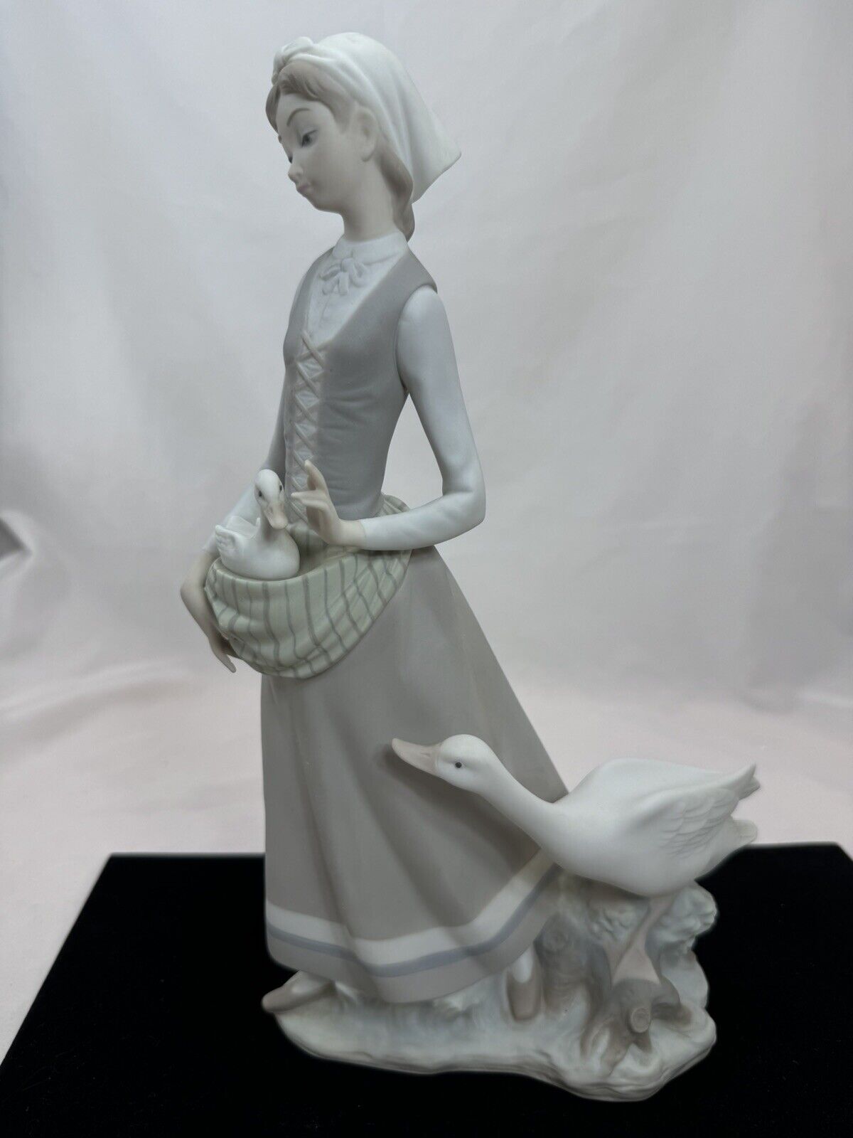 Lladro Girl With Goose Retired Matte Porcelain Figurine Rare #4815 1972 Vintage