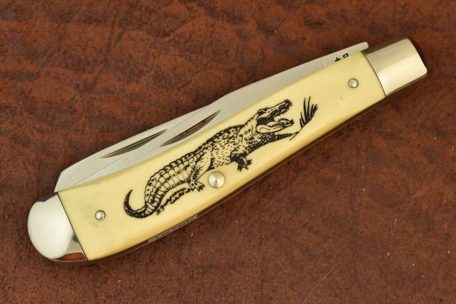 SCHRADE MADE IN USA SCRIMSHAW ALLIGATOR GATOR TRAPPER KNIFE 594SC NICE (15755)